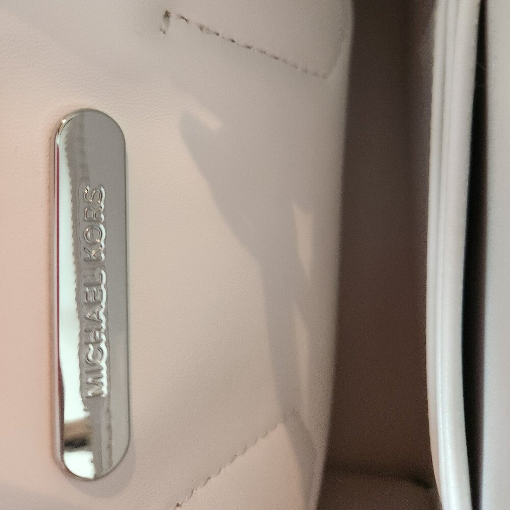 Michael Kors - White Crossbody - Picture 6 of 10